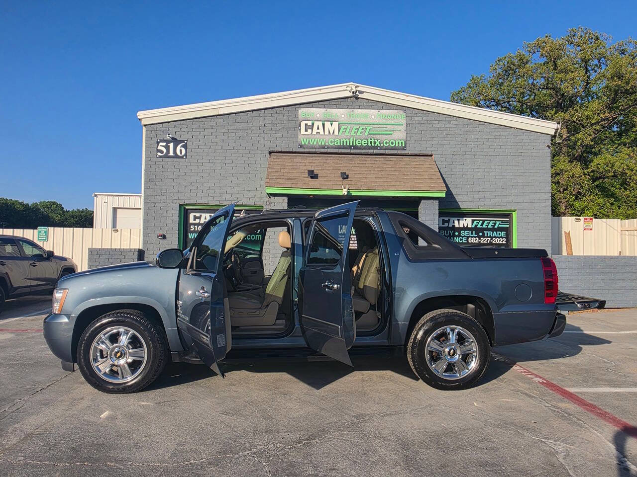 Used 2012 Chevrolet Avalanche LT w/ Texas Edition image 32