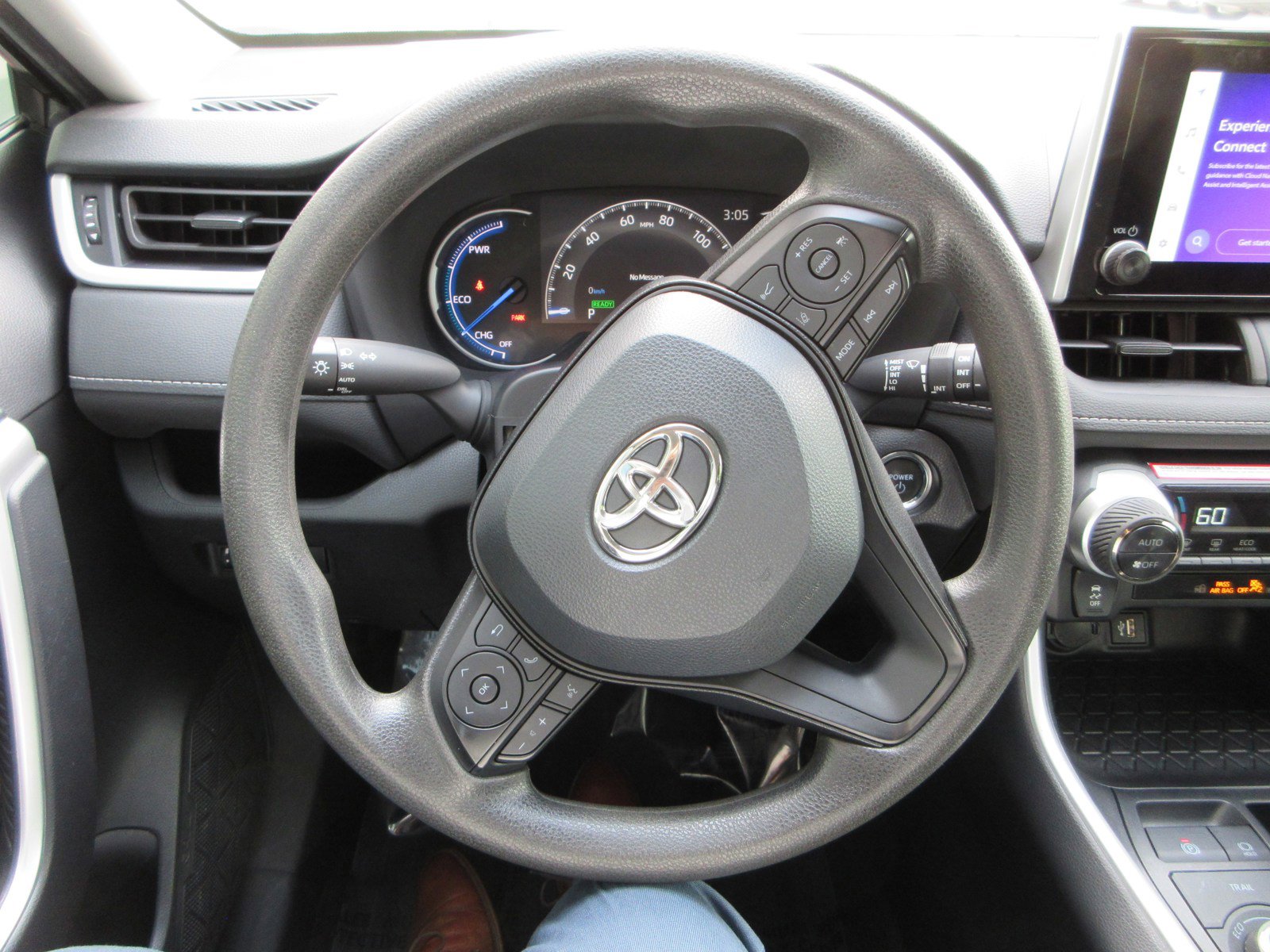 Used 2024 Toyota RAV4 XLE AWD/4WD image 32
