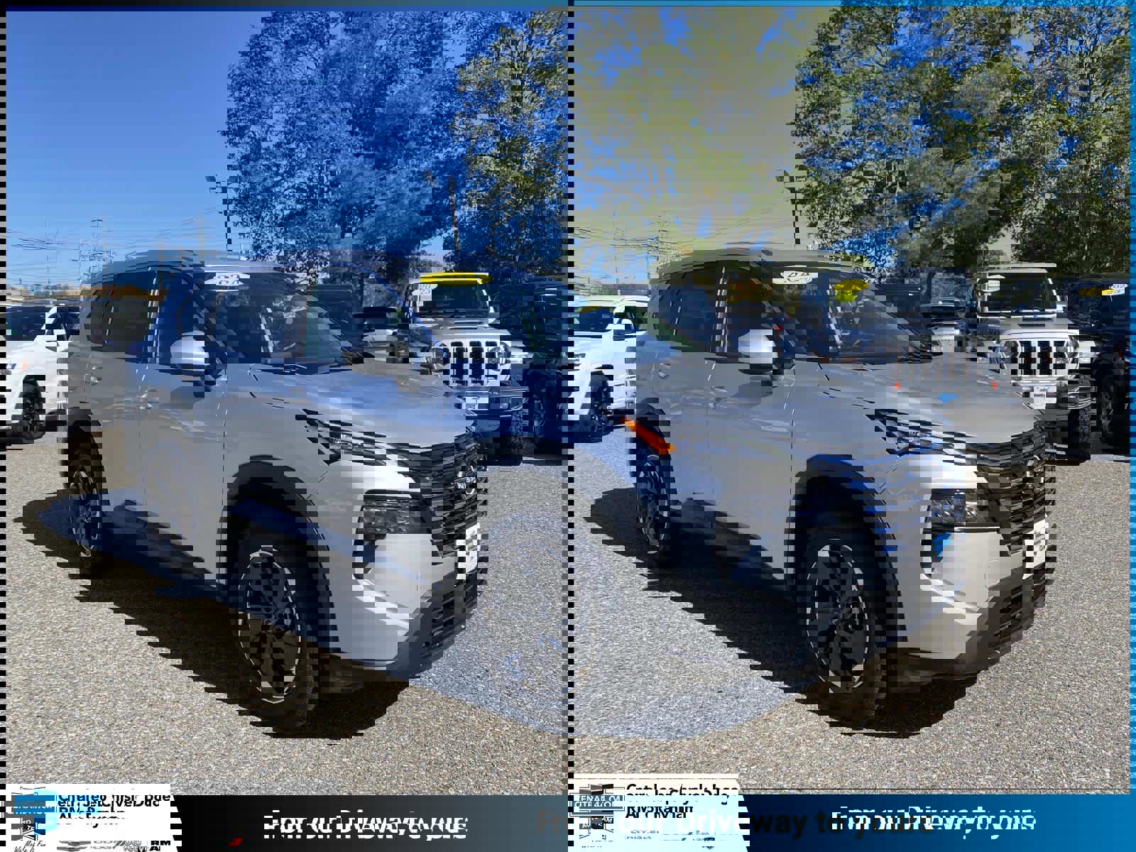 Used 2024 Nissan Rogue SV image 1