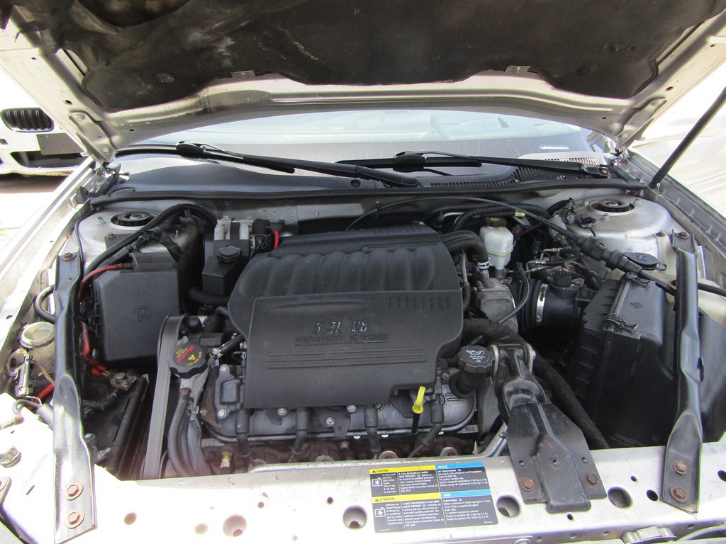Used 2006 Pontiac Grand Prix GXP w/ Sun And Sound Package FWD image 13