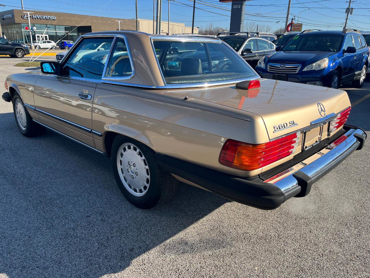 Used 1987 Mercedes-Benz 560 SL image 3