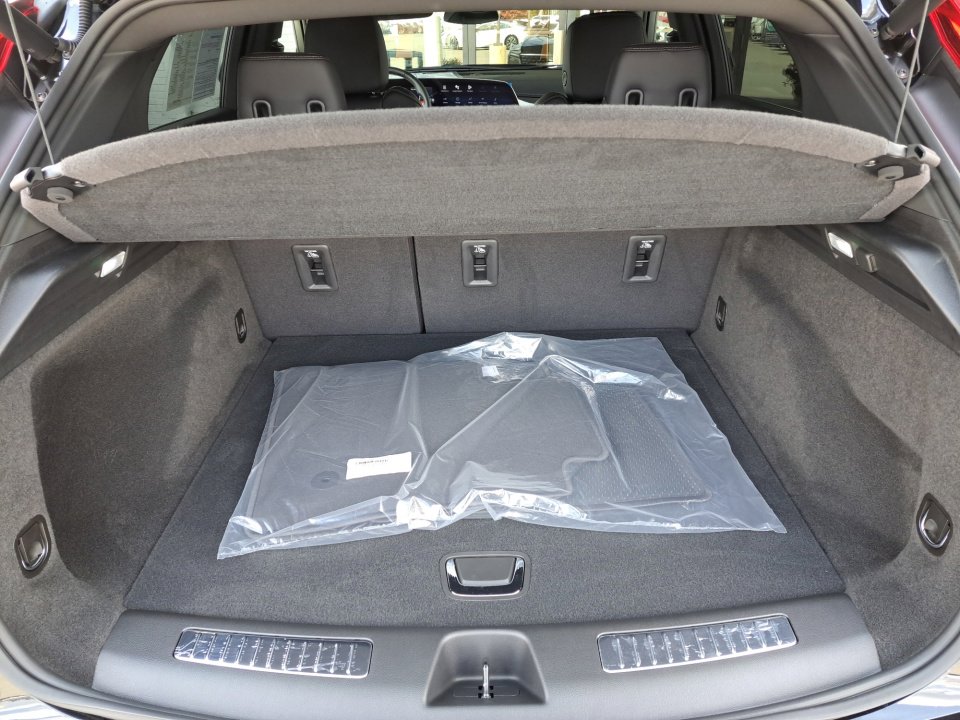 Certified 2025 Cadillac XT4 Premium Luxury image 25