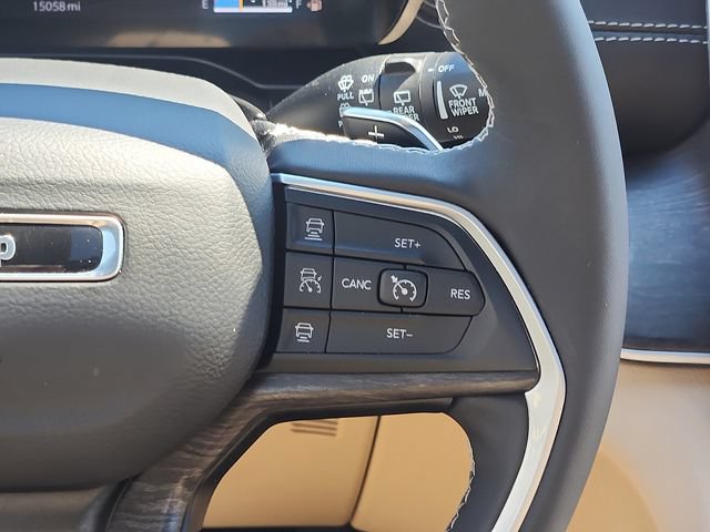 Used 2025 Jeep Grand Cherokee Limited w/ Luxury Tech Group II AWD/4WD image 15