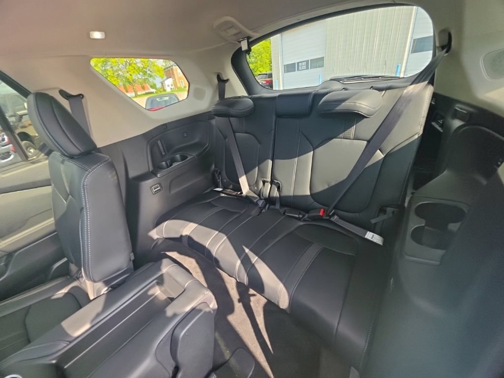 Certified 2025 Honda Pilot Touring image 29