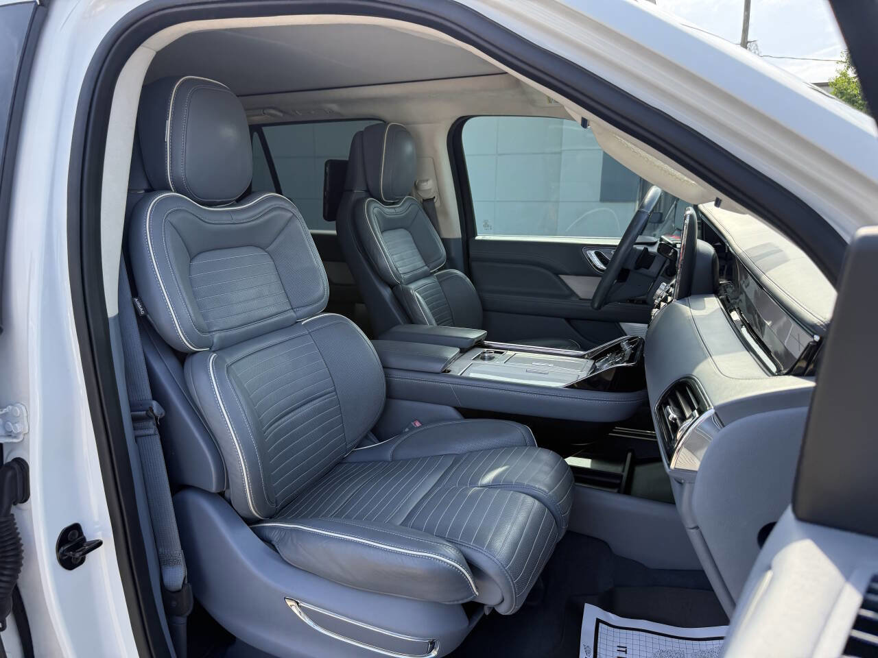 Used 2020 Lincoln Navigator Black Label w/ Cargo Convenience Package AWD/4WD image 11