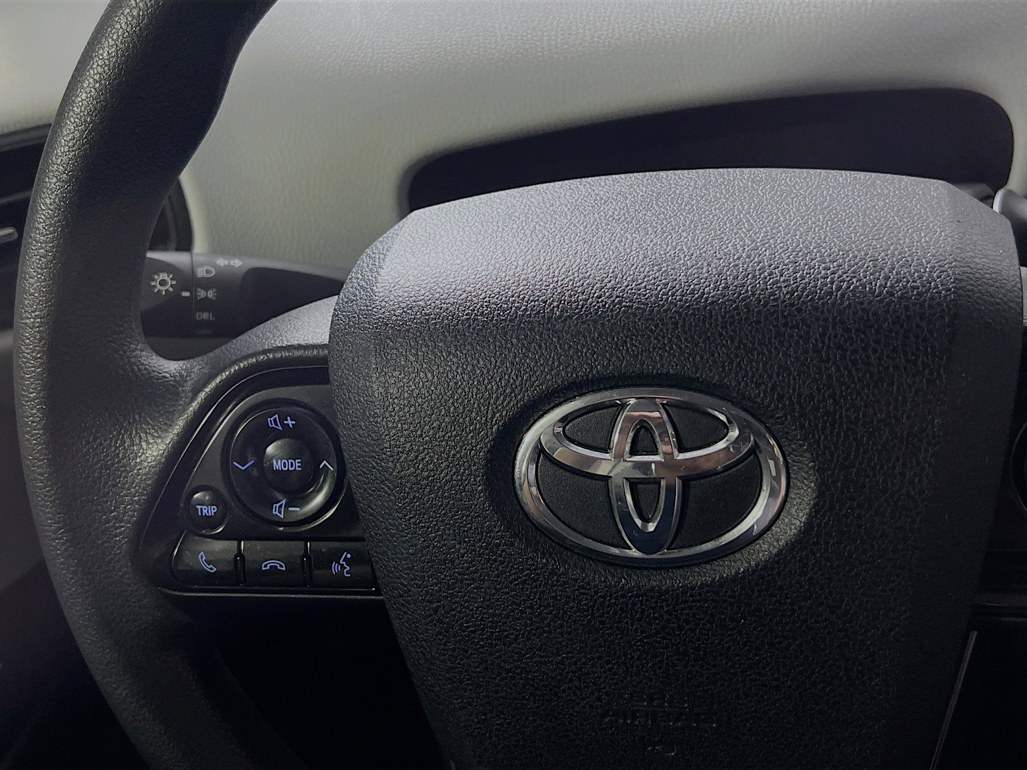 Used 2022 Toyota Prius LE image 19