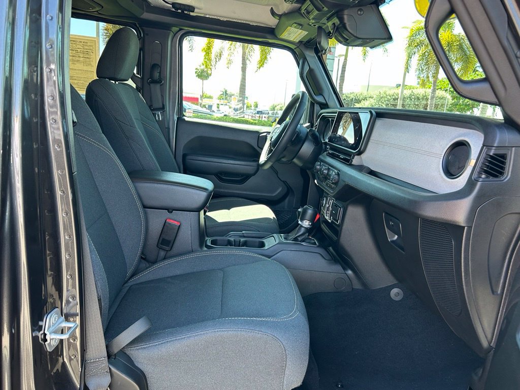 Certified 2025 Jeep Gladiator Sport AWD/4WD image 40