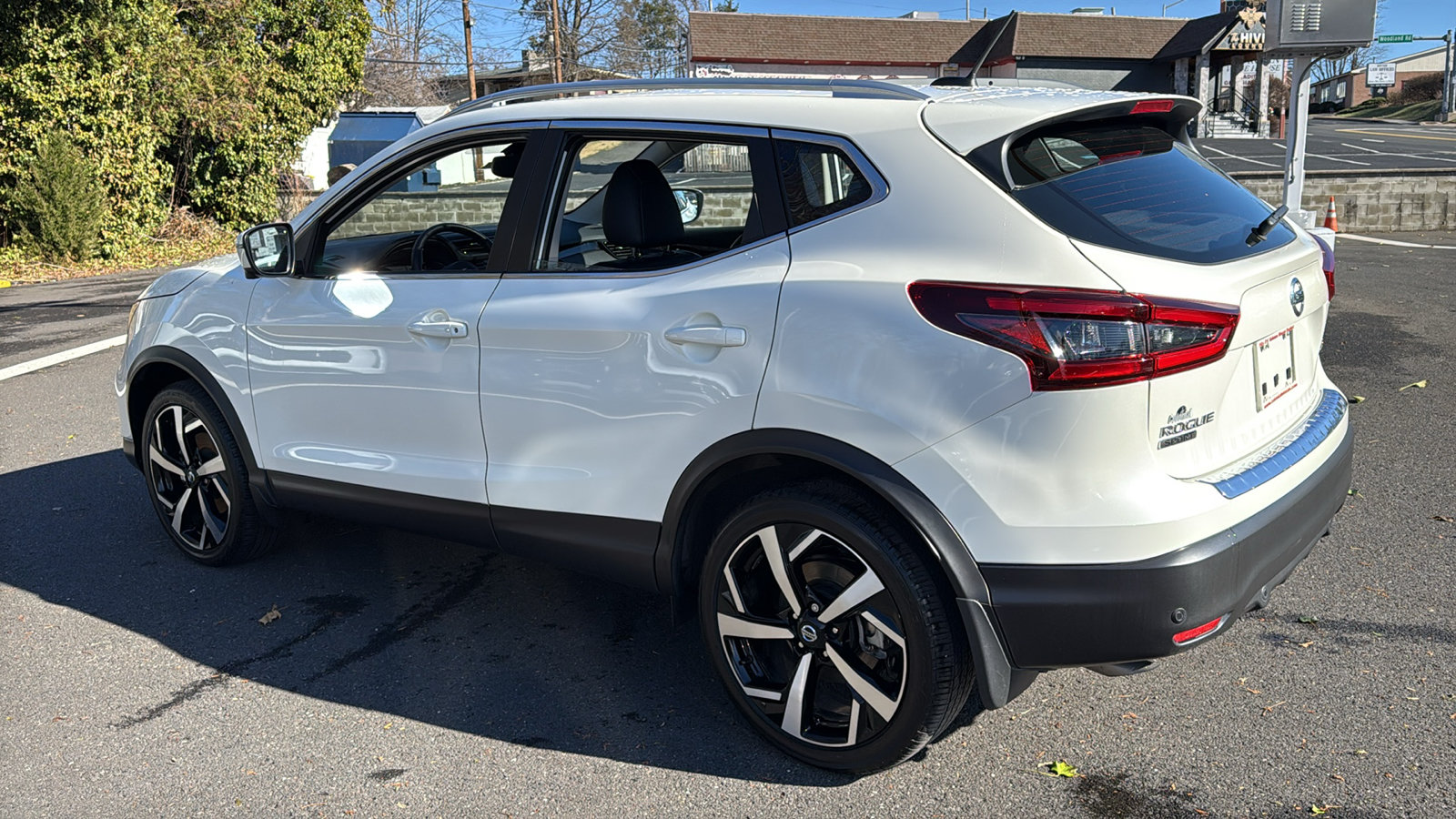 Certified 2022 Nissan Rogue Sport SL w/ Premium Package AWD/4WD image 24