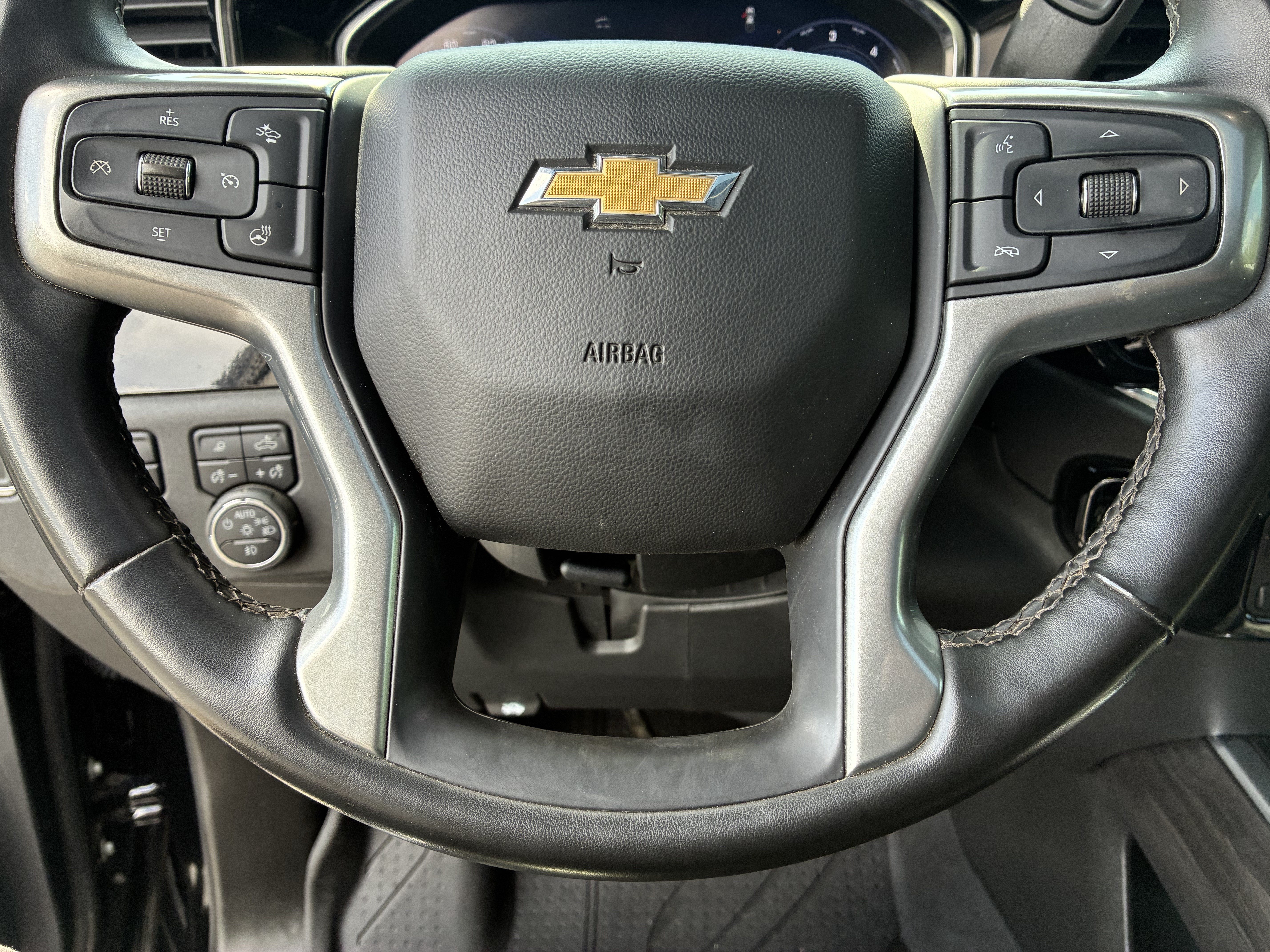 Used 2024 Chevrolet Silverado 2500 LTZ w/ LTZ Convenience Package AWD/4WD image 30
