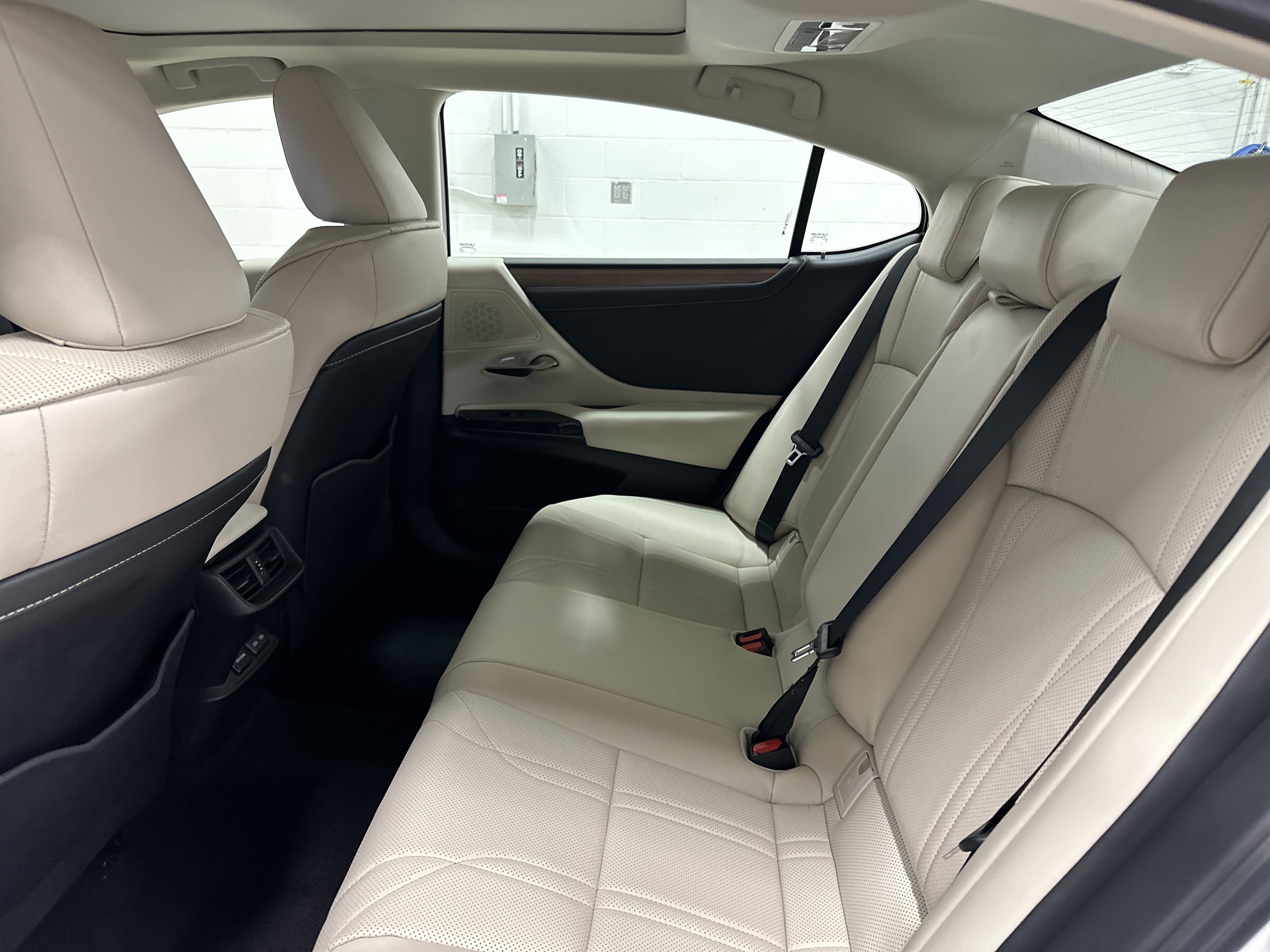 Used 2023 Lexus ES 350 w/ Accessory Package (Z2) FWD image 31