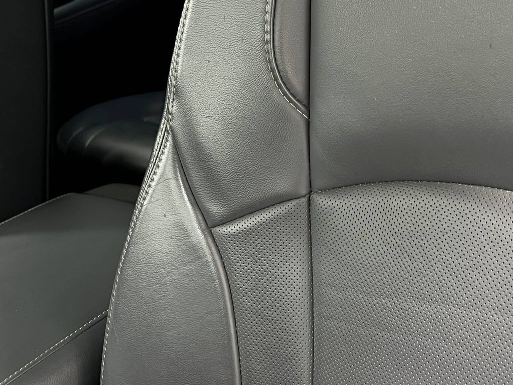 Used 2018 Buick Enclave Essence AWD/4WD image 19