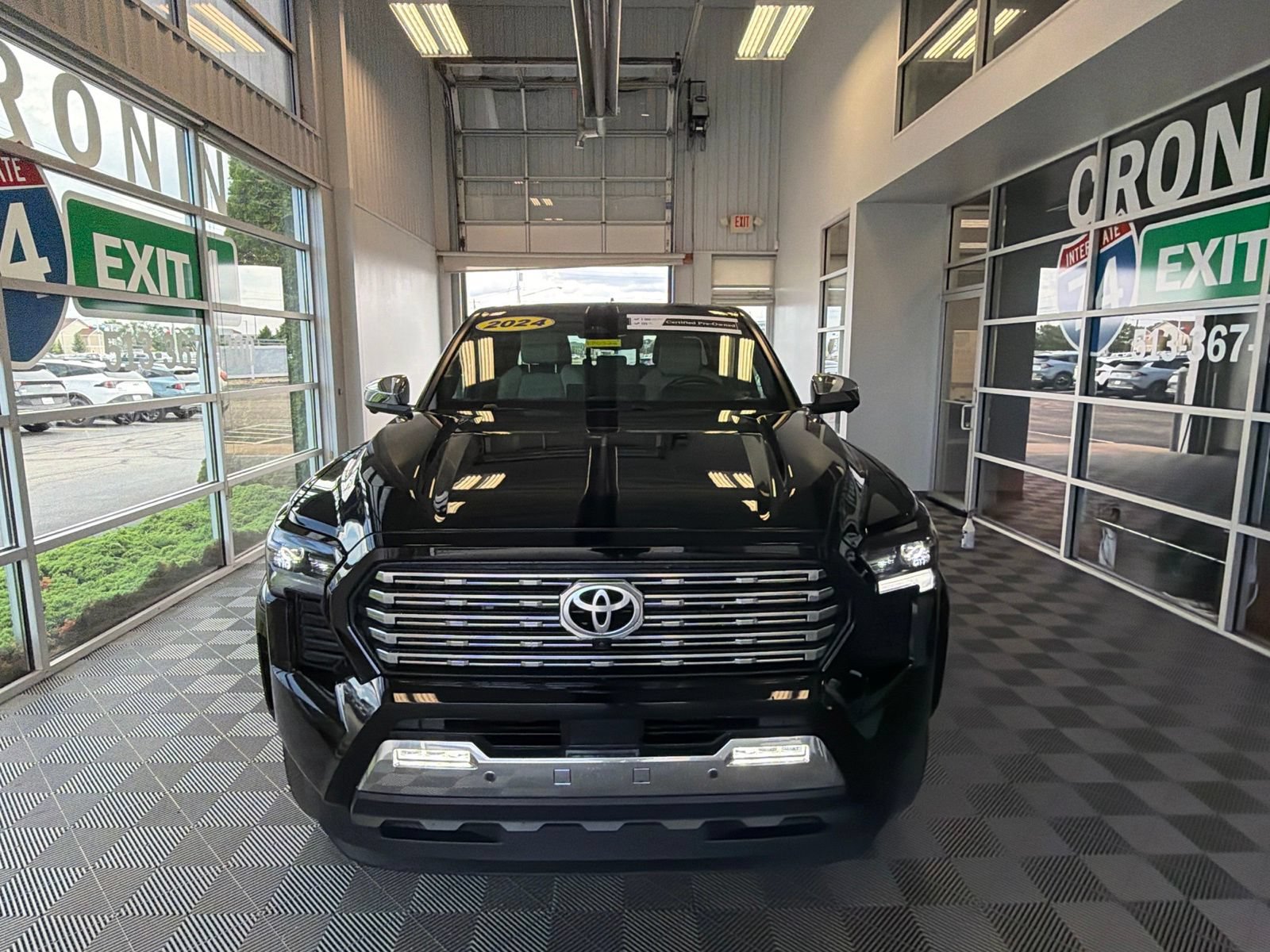 Used 2024 Toyota Tacoma Limited w/ Limited Package (LT) AWD/4WD image 2