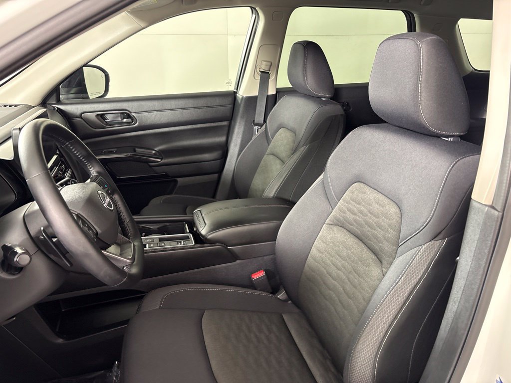 Certified 2026 Nissan Pathfinder SV FWD image 29