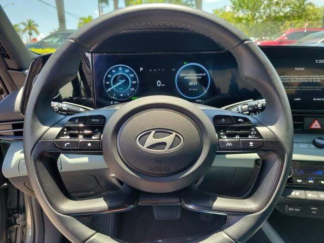 Certified 2025 Hyundai Elantra Limited image 18