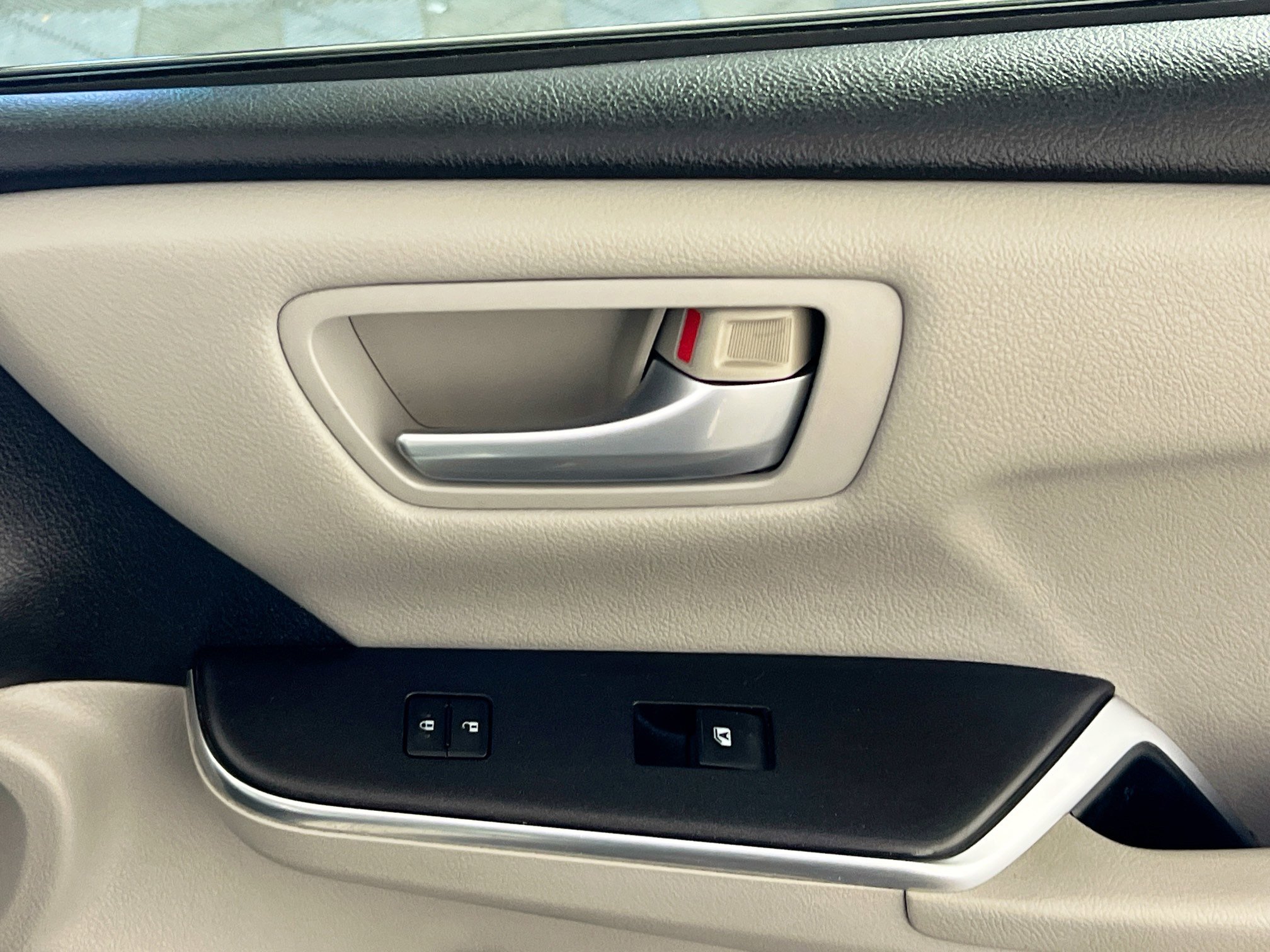 Used 2016 Toyota Camry SE image 28