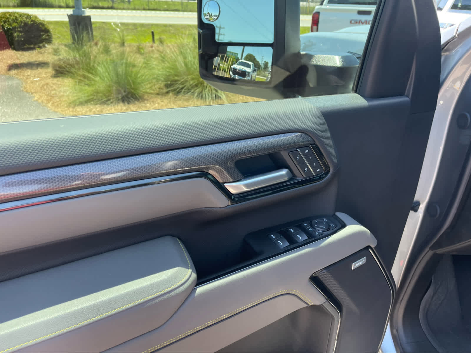 Used 2026 Chevrolet Silverado 2500 ZR2 w/ LPO, Dark Essentials Package AWD/4WD image 11