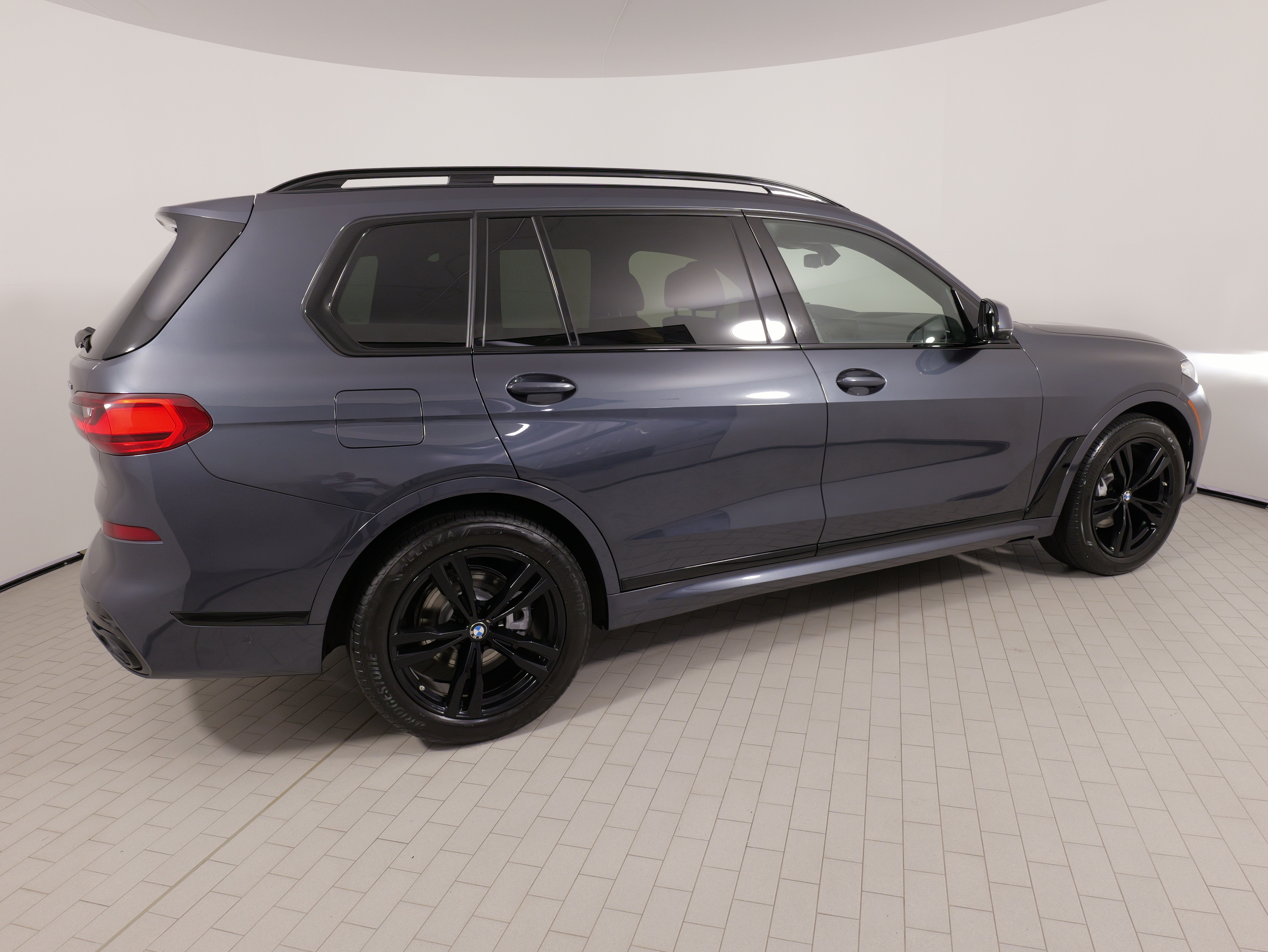 Used 2022 BMW X7 xDrive40i w/ M Sport Package AWD/4WD image 9