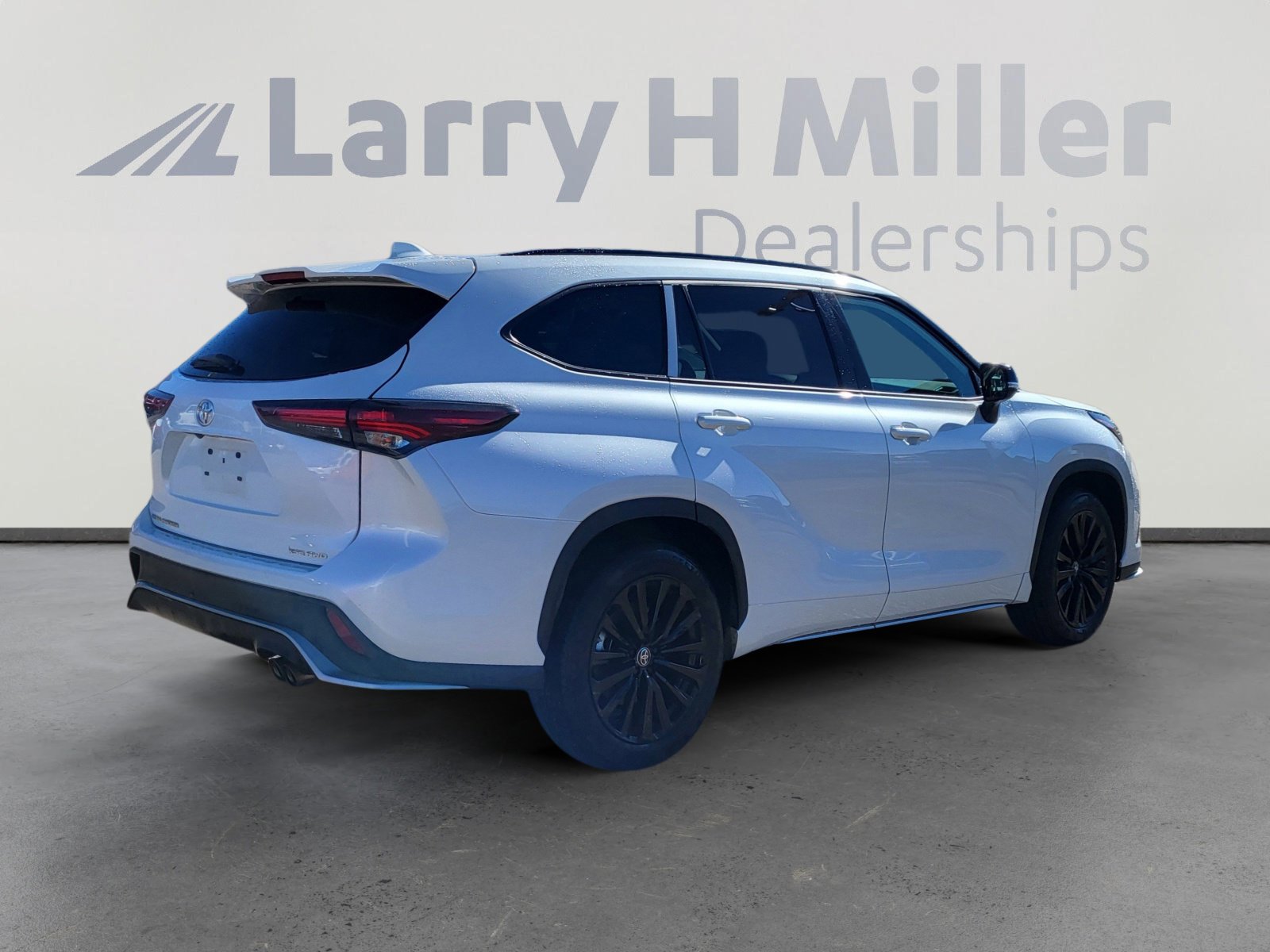 Certified 2025 Toyota Highlander XSE image 8