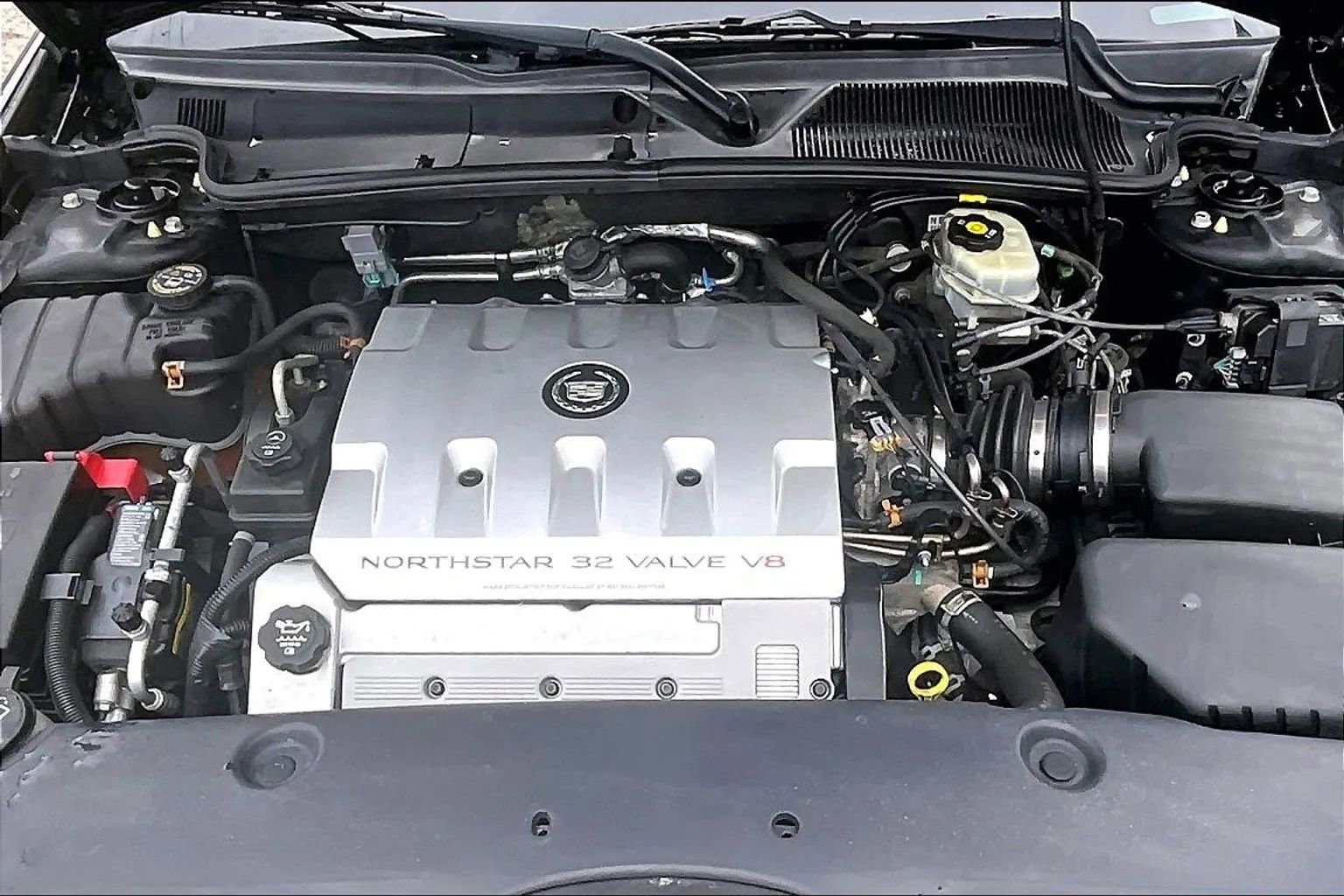 Used 2002 Cadillac De Ville DTS w/ Premium Equipment Pkg image 9