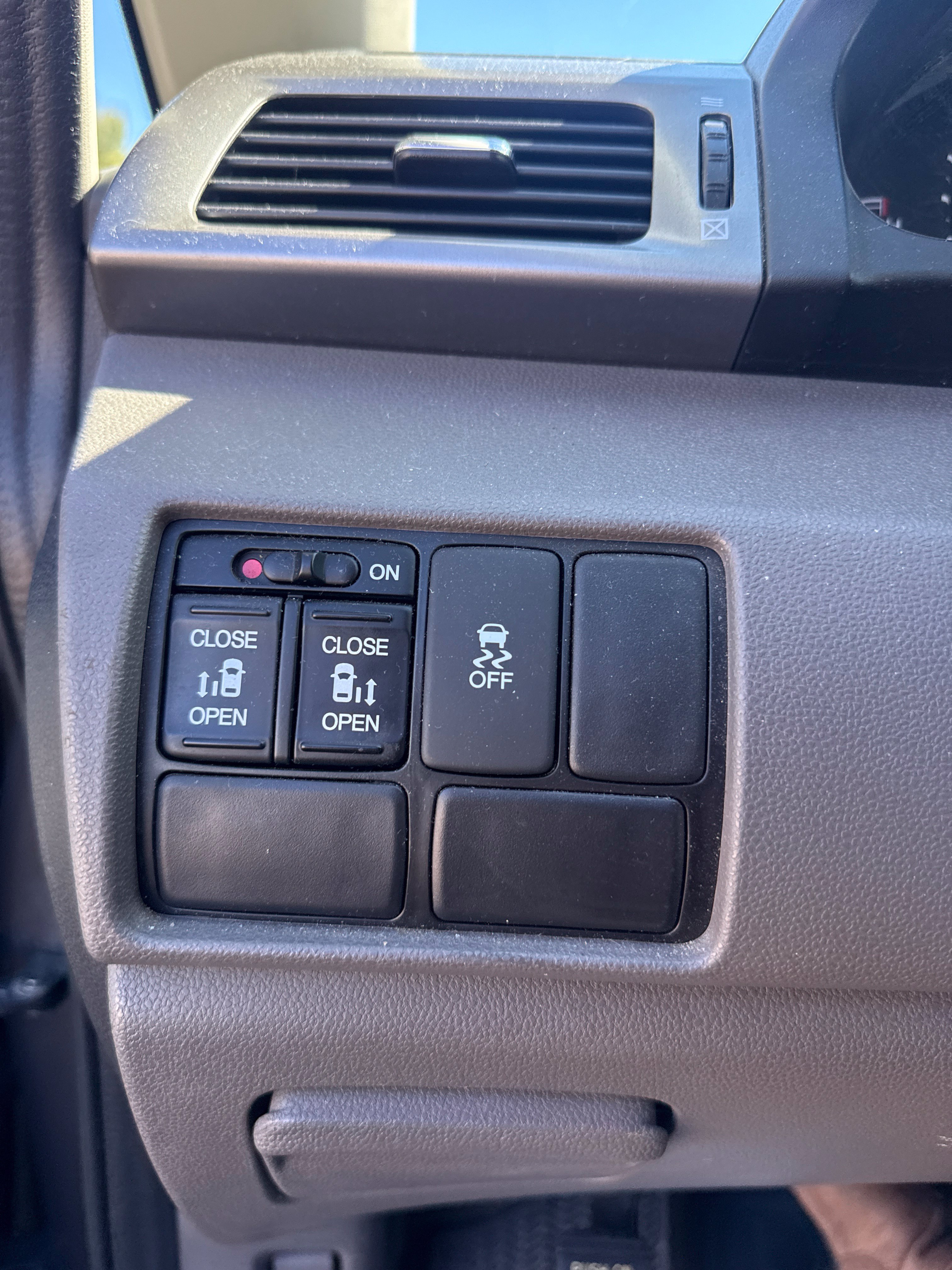 Used 2016 Honda Odyssey SE image 6