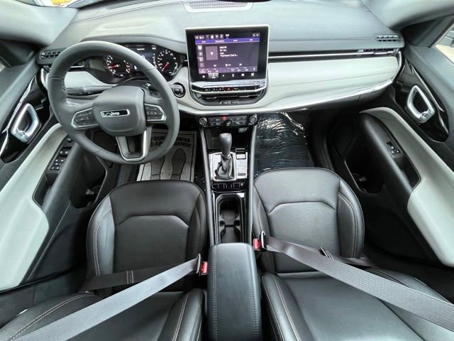Used 2024 Jeep Compass Limited image 22