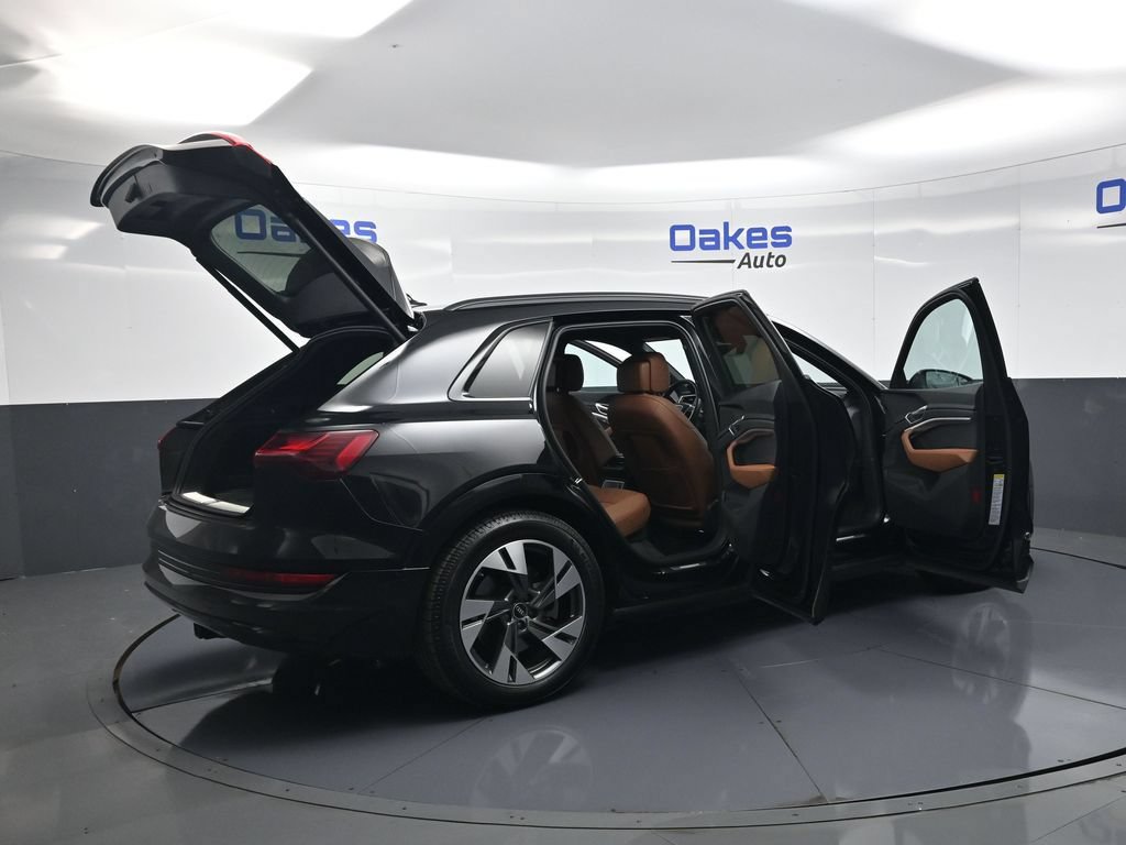 Used 2022 Audi e-tron Premium w/ Convenience Plus Package AWD/4WD image 52