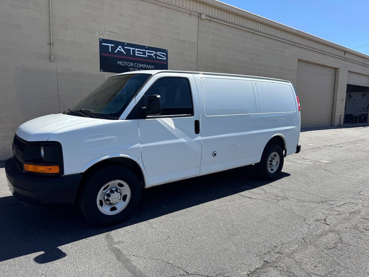 Used 2015 Chevrolet Express 2500 RWD image 4
