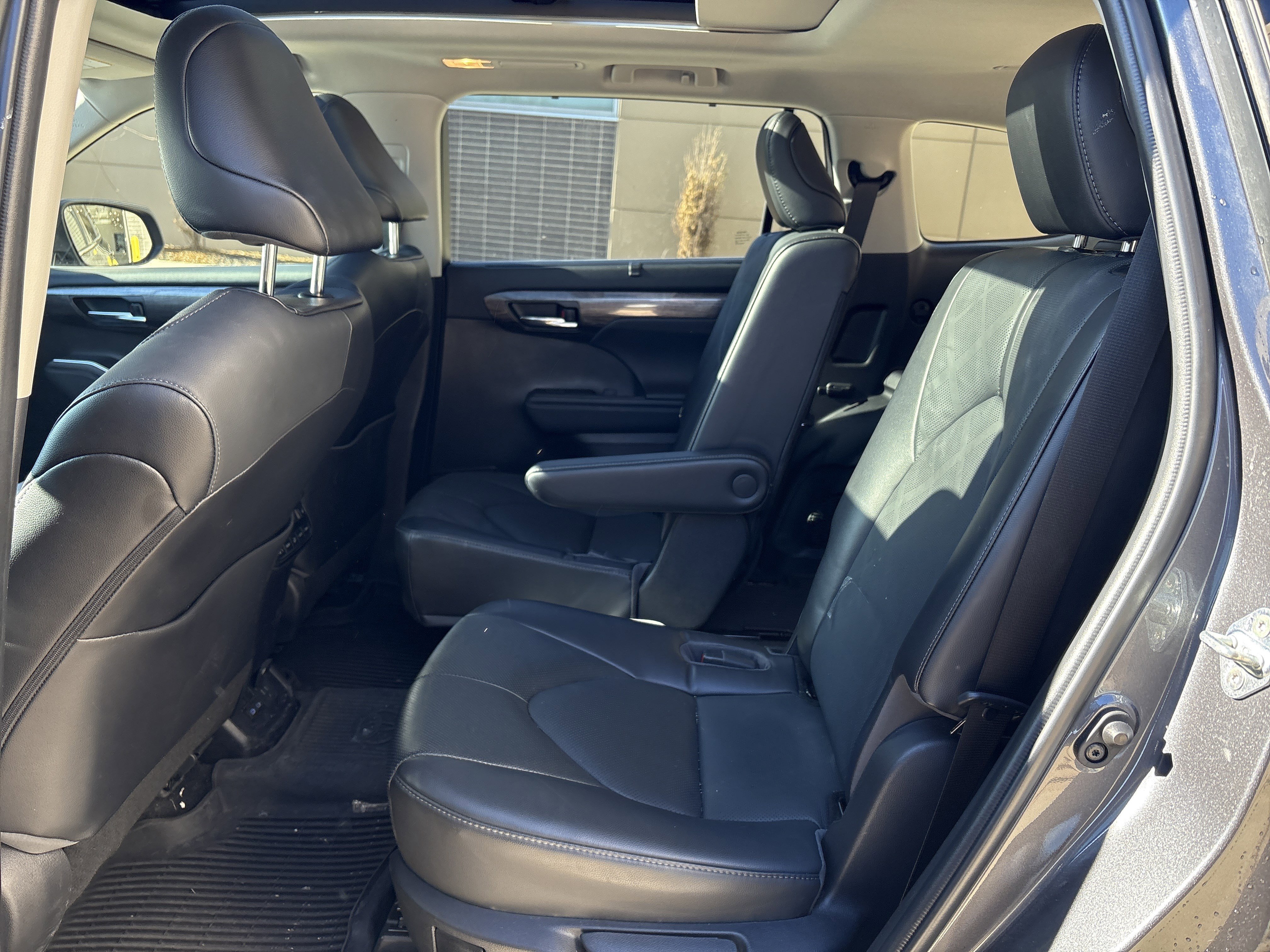 Used 2022 Toyota Highlander Platinum image 31