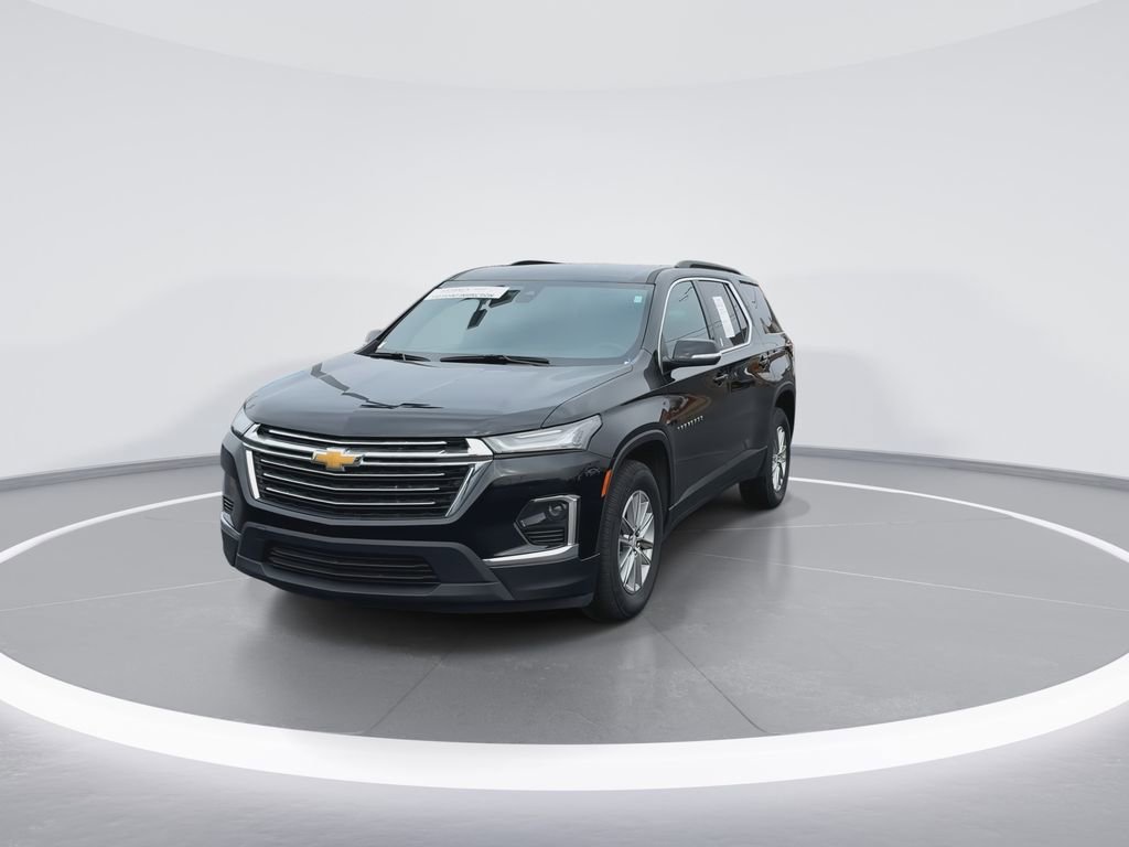 Used 2023 Chevrolet Traverse LT image 3