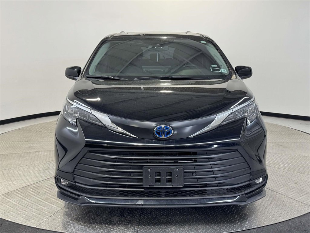 Used 2025 Toyota Sienna XLE w/ XLE Plus Package video 2