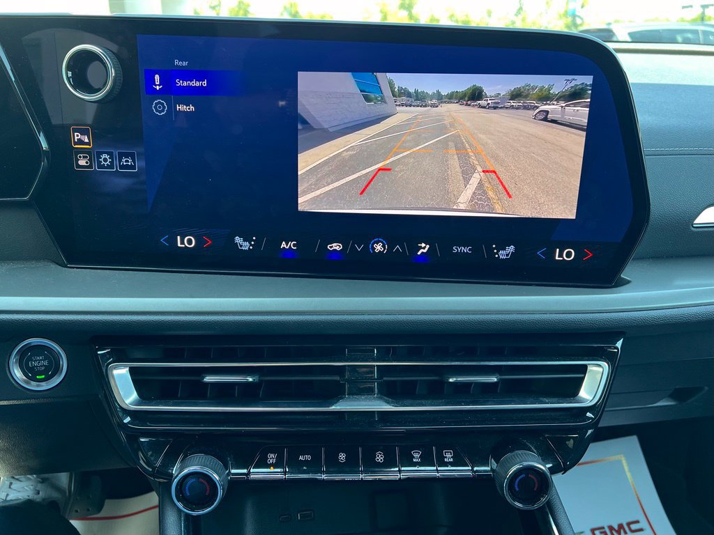 Used 2025 Chevrolet Traverse LT AWD/4WD image 19