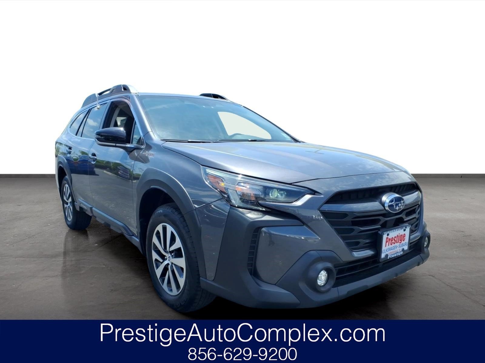 Used 2025 Subaru Outback Premium AWD/4WD image 1