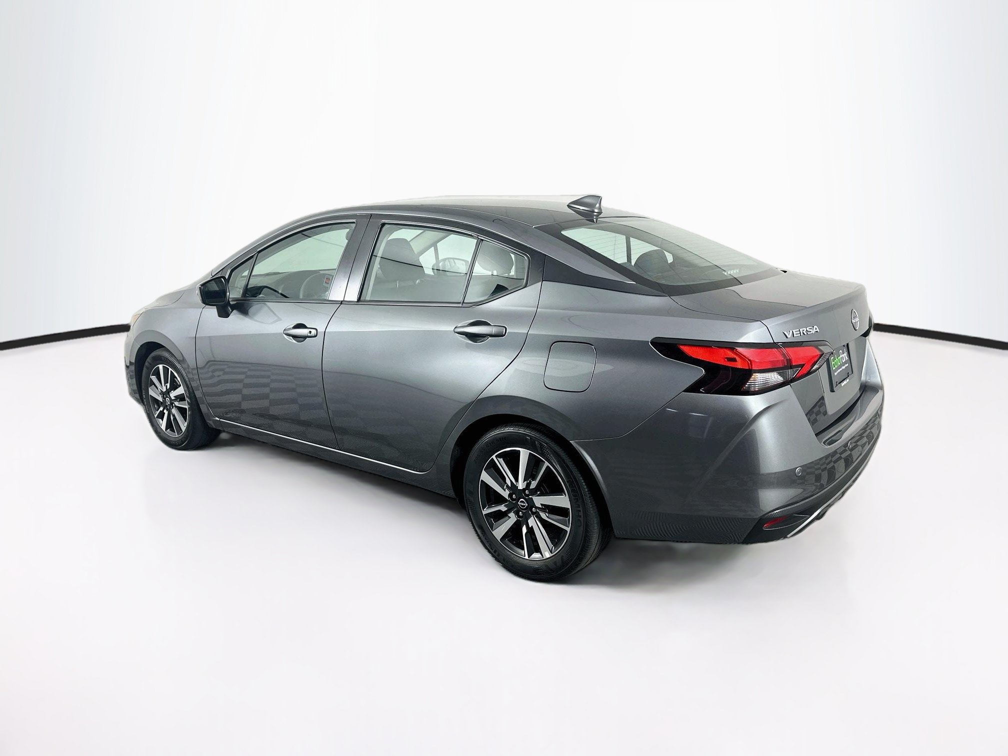 Used 2025 Nissan Versa SV FWD image 5