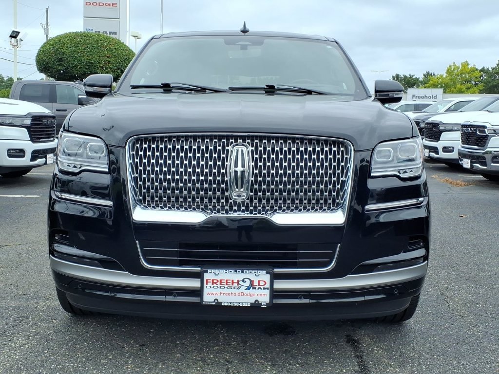 Used 2024 Lincoln Navigator L Reserve AWD/4WD image 2