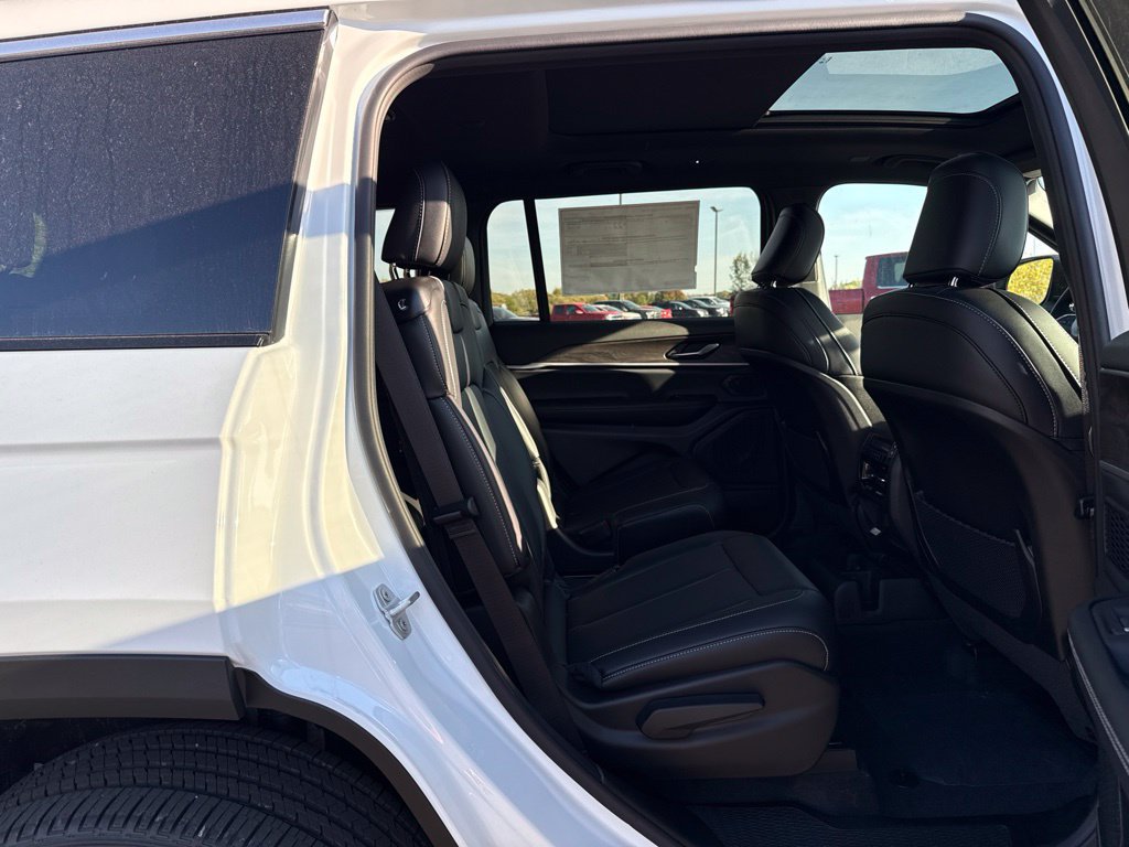 New 2027 Jeep Grand Cherokee L Limited AWD/4WD image 14