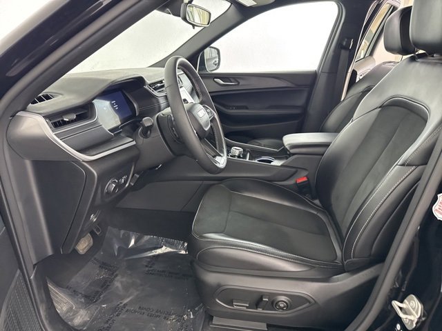 Used 2024 Jeep Grand Cherokee Altitude image 22