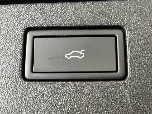 Certified 2025 Volkswagen Tiguan SE FWD image 6