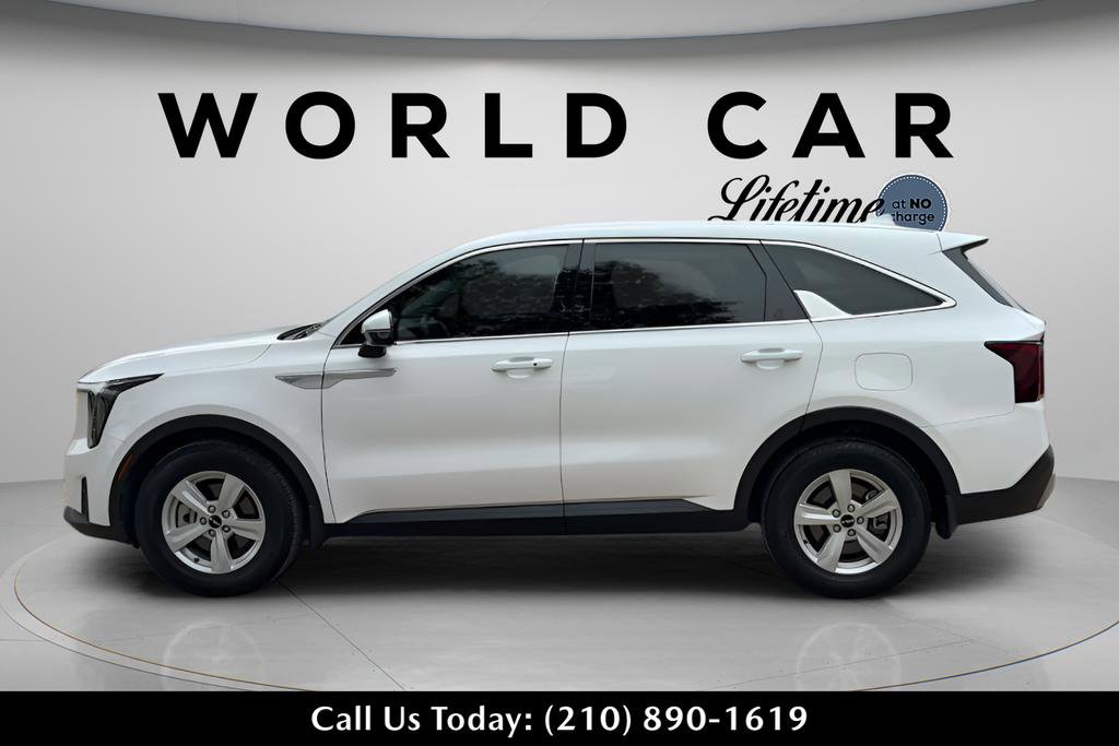 Used 2025 Kia Sorento LX FWD image 4