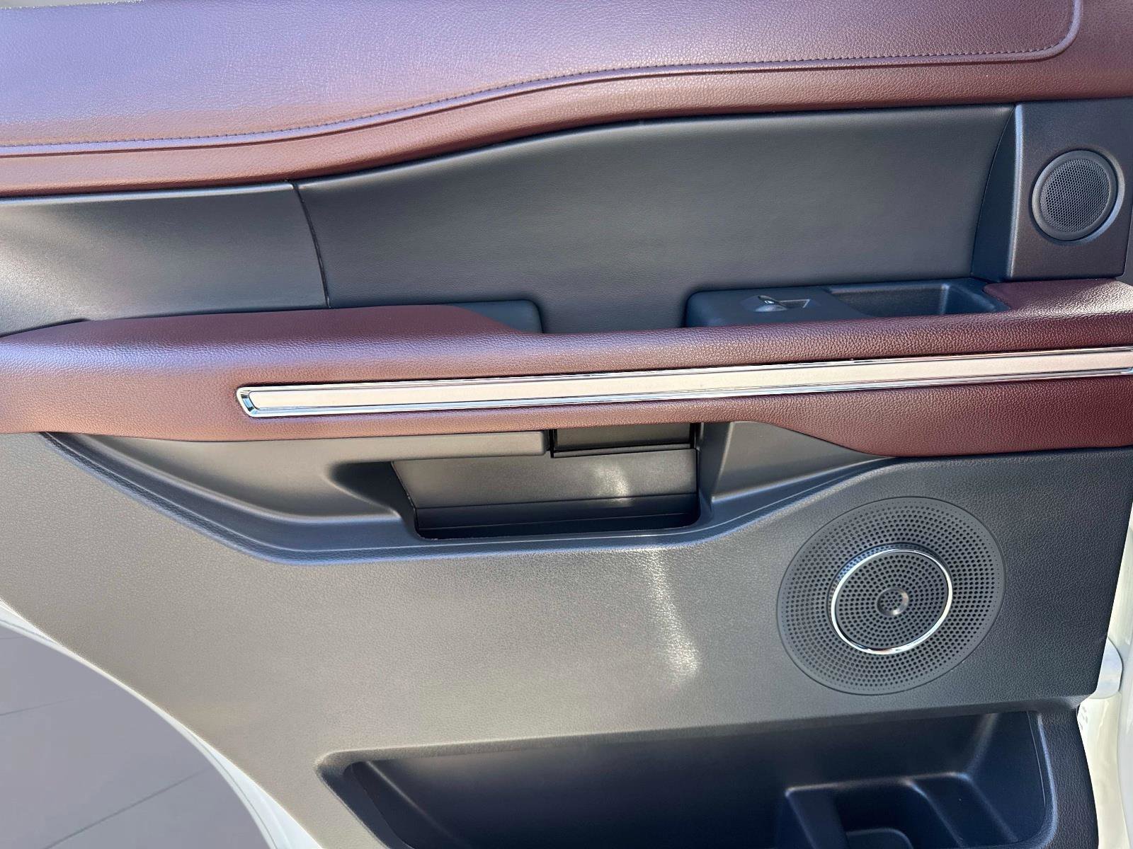 Used 2023 Ford Expedition Limited image 14