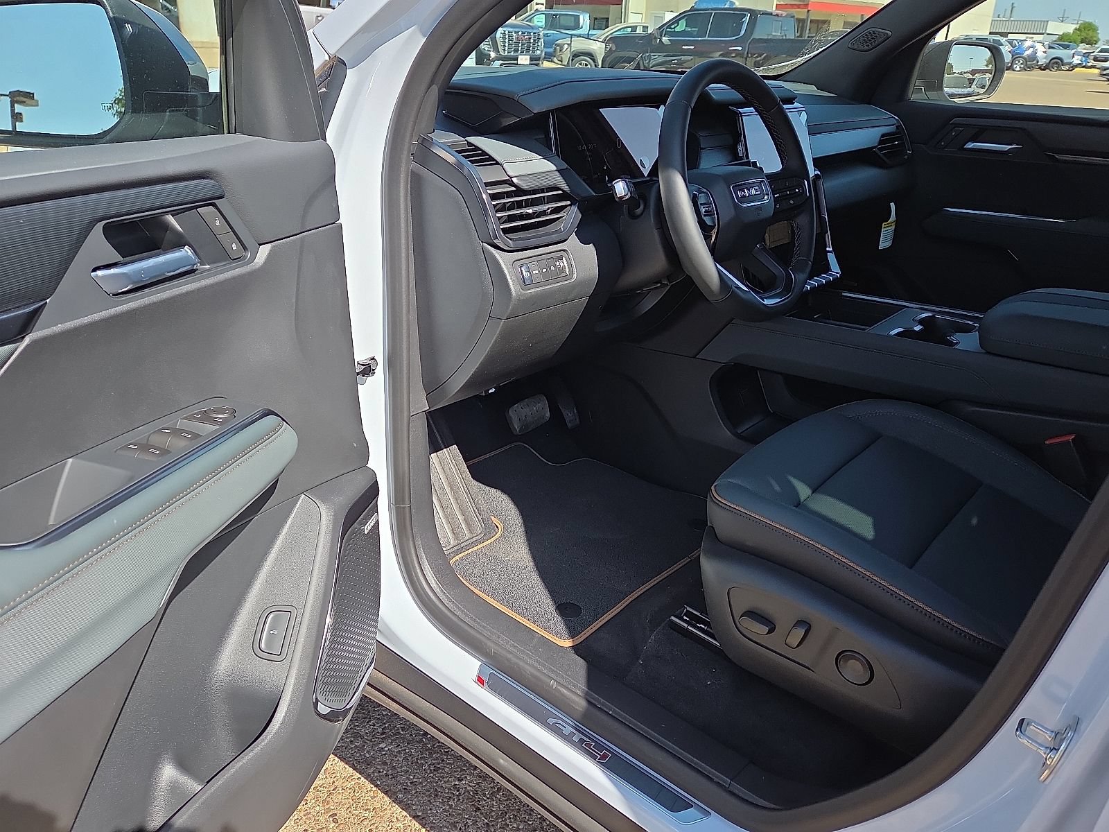 New 2026 GMC Acadia AT4 w/ Luxury Package AWD/4WD image 11