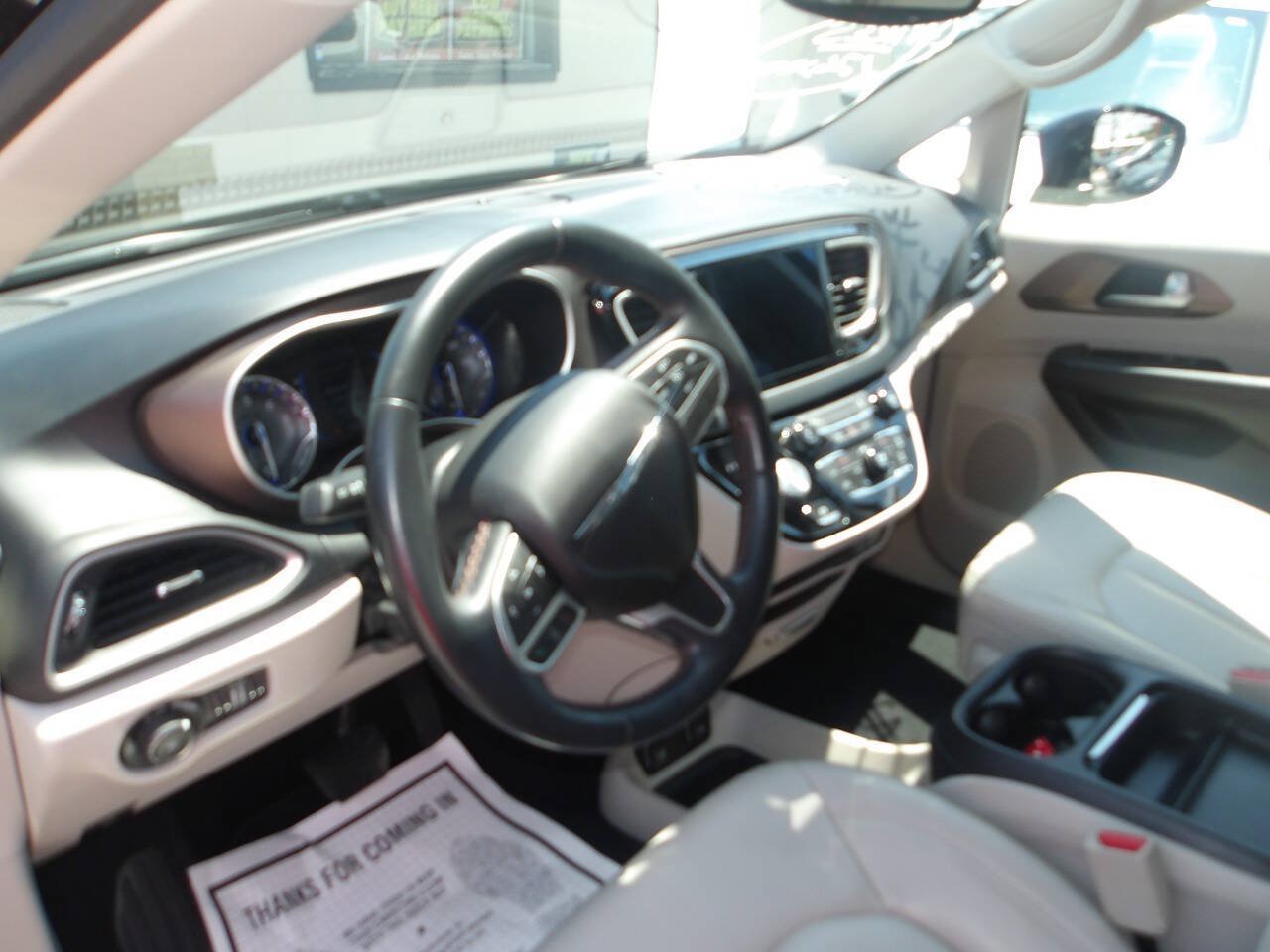 Used 2017 Chrysler Pacifica Touring-L FWD image 12