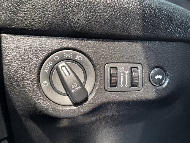 Used 2022 Dodge Challenger GT RWD image 13