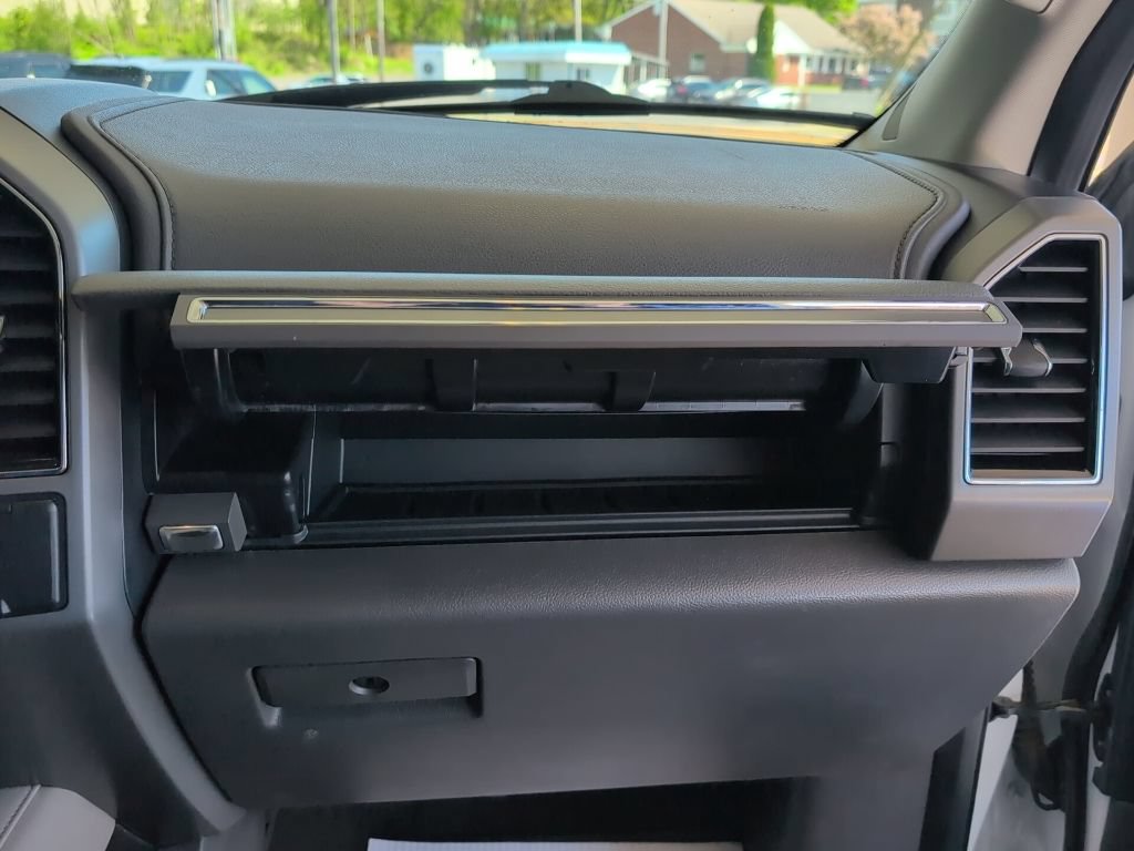 Used 2019 Ford Expedition XLT w/ Equipment Group 202A AWD/4WD image 33