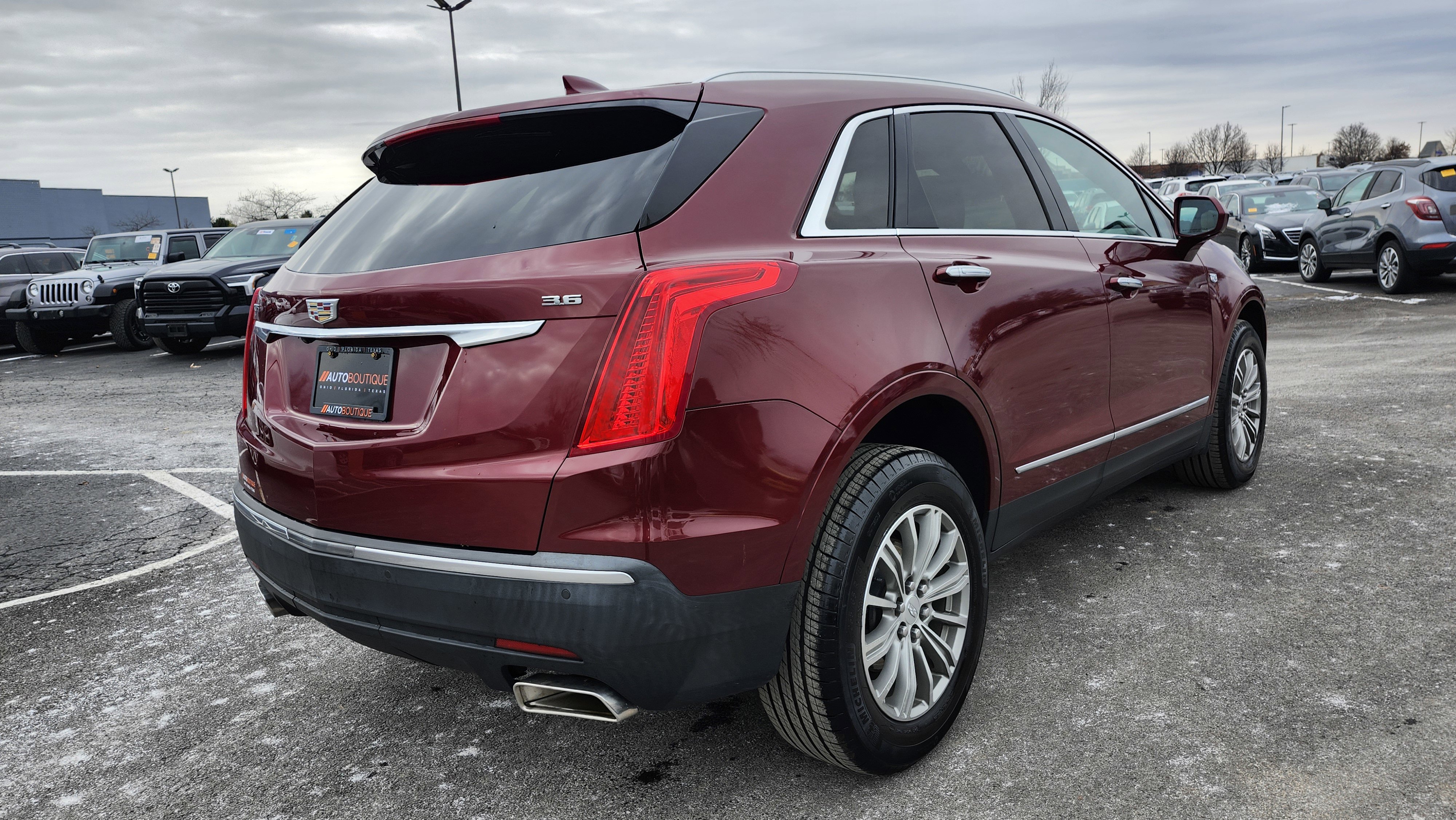 Used 2018 Cadillac XT5 Luxury w/ Driver Awareness Package image 17