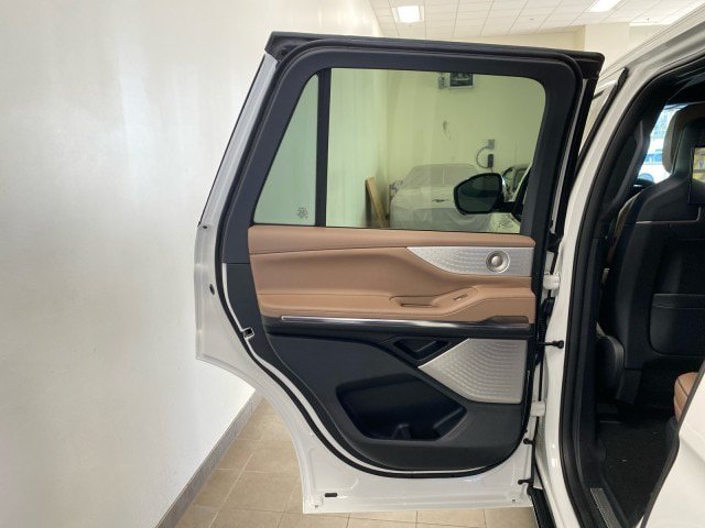 New 2025 Lincoln Navigator Black Label AWD/4WD image 11