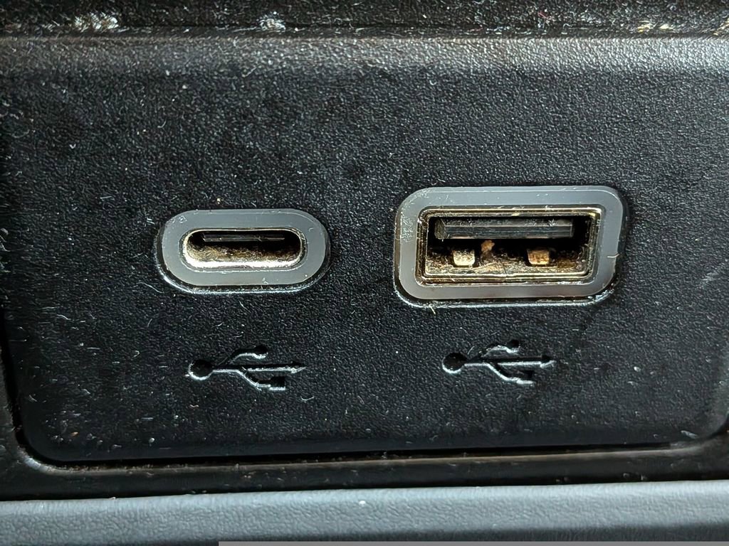 Used 2021 GMC Yukon Denali w/ Denali Premium Package image 23