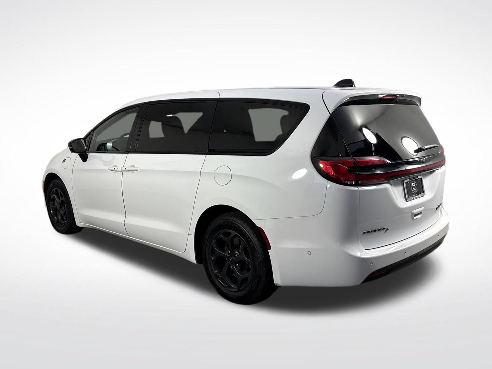 Used 2024 Chrysler Pacifica Limited FWD image 31