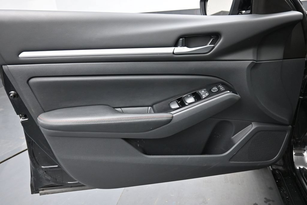 Used 2025 Nissan Altima 2.5 SR w/ SR Premium Package FWD image 23