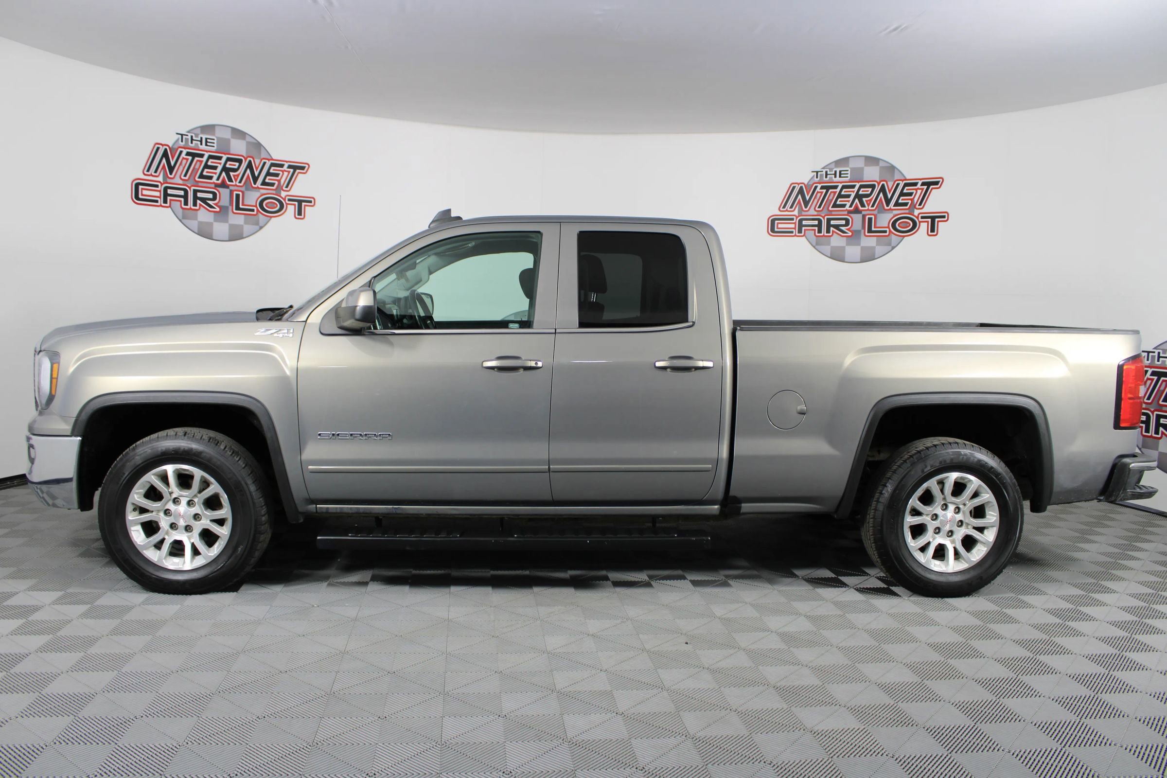 Used 2017 GMC Sierra 1500 SLE w/ SLE Value Package AWD/4WD image 4