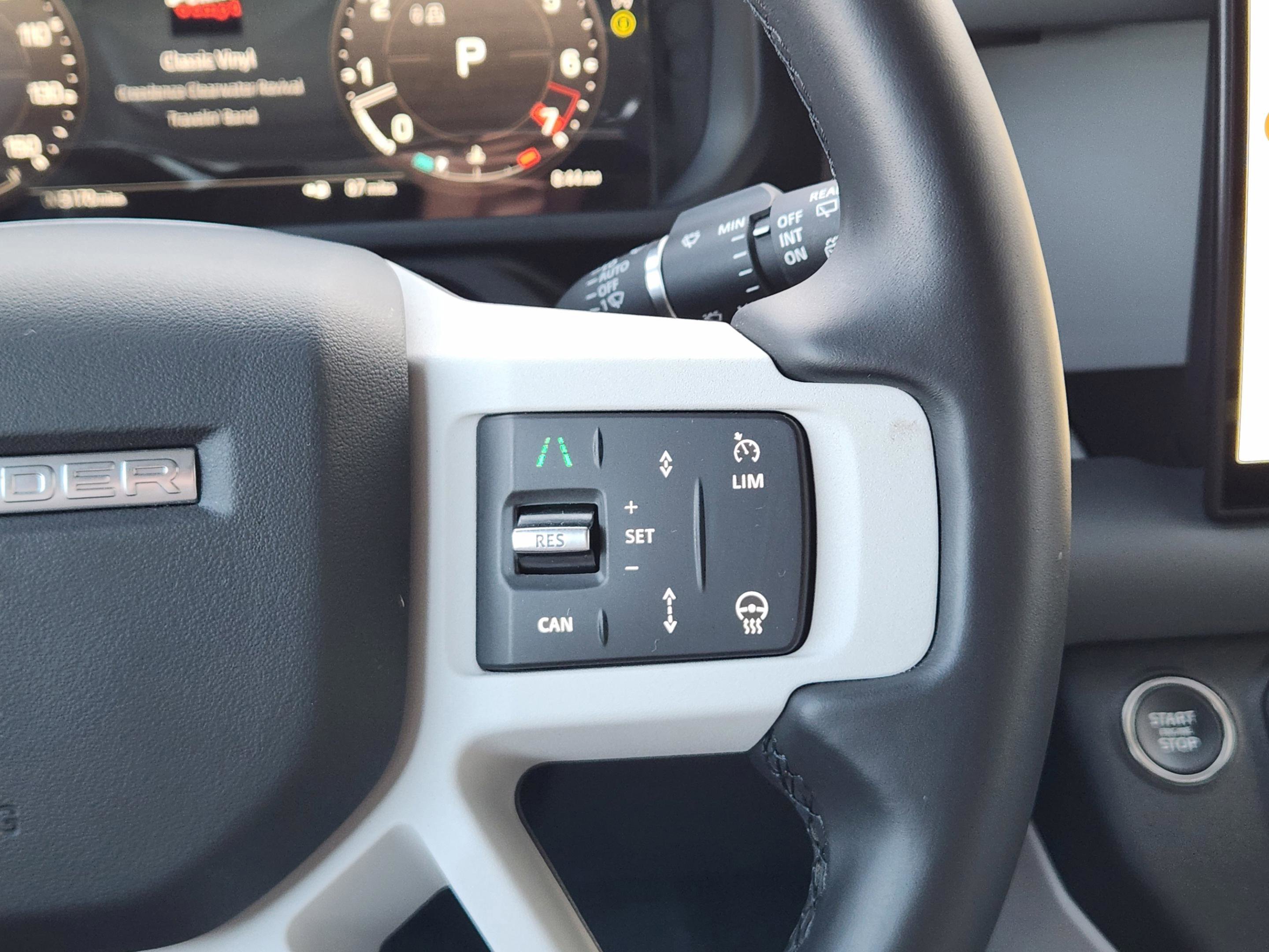 Used 2025 Land Rover Defender 110 X-Dynamic SE image 29